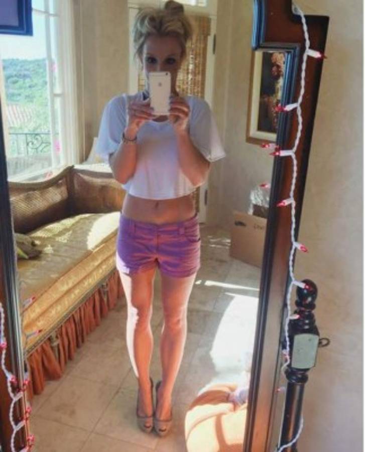 Britney Spears vuelve a encender las redes sociales con sexy traje de baño