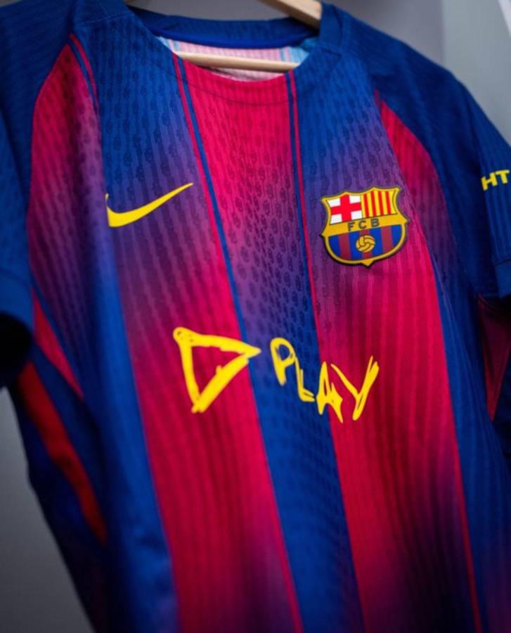 Duro revés de Vinicius a Lamine Yamal, nueva camiseta del Barcelona y espectáculo en la llegada del Real Madrid