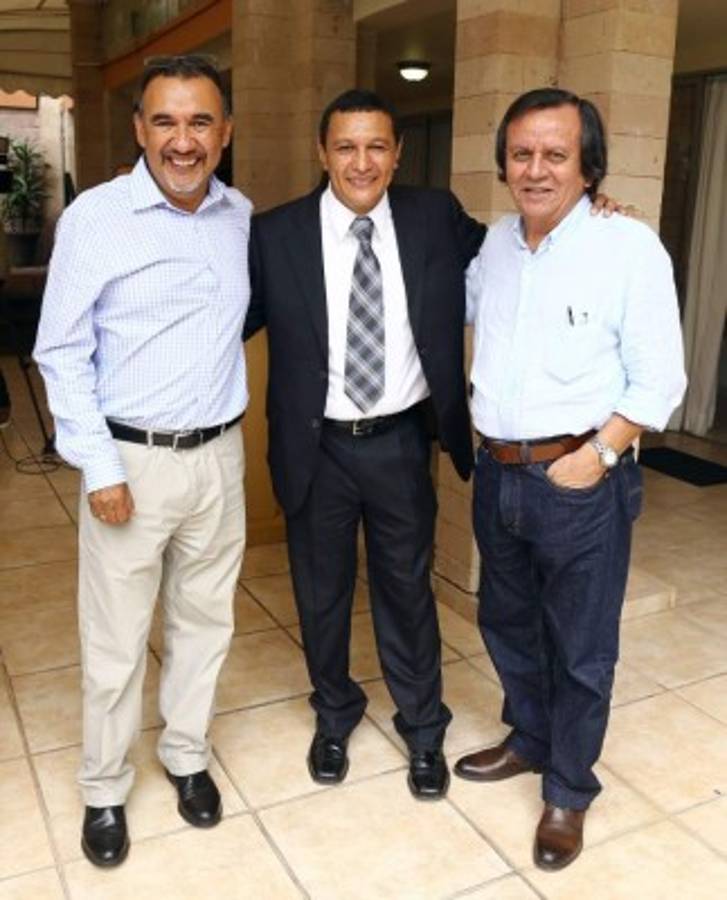 Desayuno para periodistas en casa del embajador estadounidense James Nealon