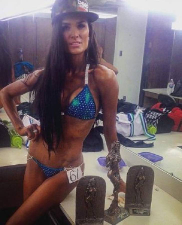 Profesora publicó una sensuales fotografías en Instagram y desató la polémica en su colegio