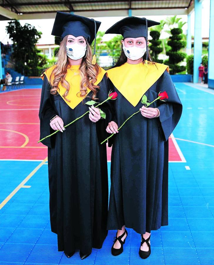 María Pineda y Jimena Ferrufino.