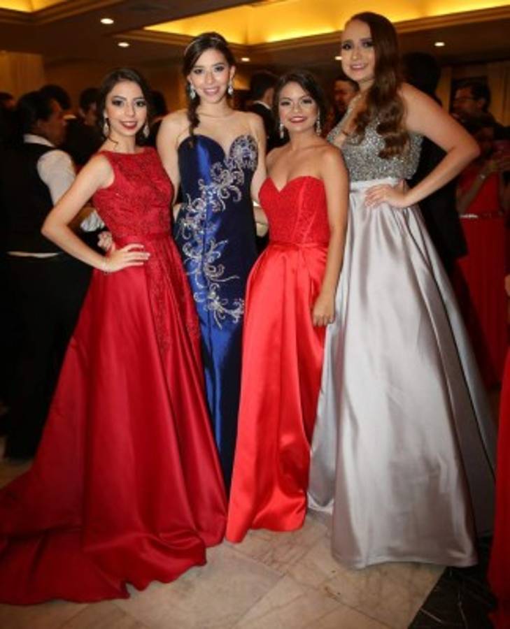 Júbilo y despedida en la elegante fiesta para los seniors de la Elvel School