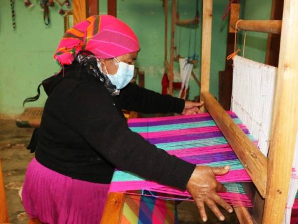 Enemesia Gonzales tiene su taller en la comunidad de El Cacao, Intibucá. Fotos: Mariela Tejada