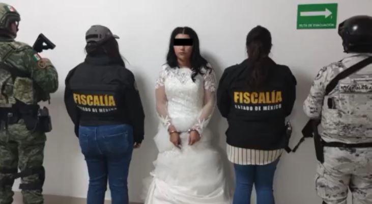 Vestida de novia, capturan a extorsionadora en Toluca; su novio logró huir