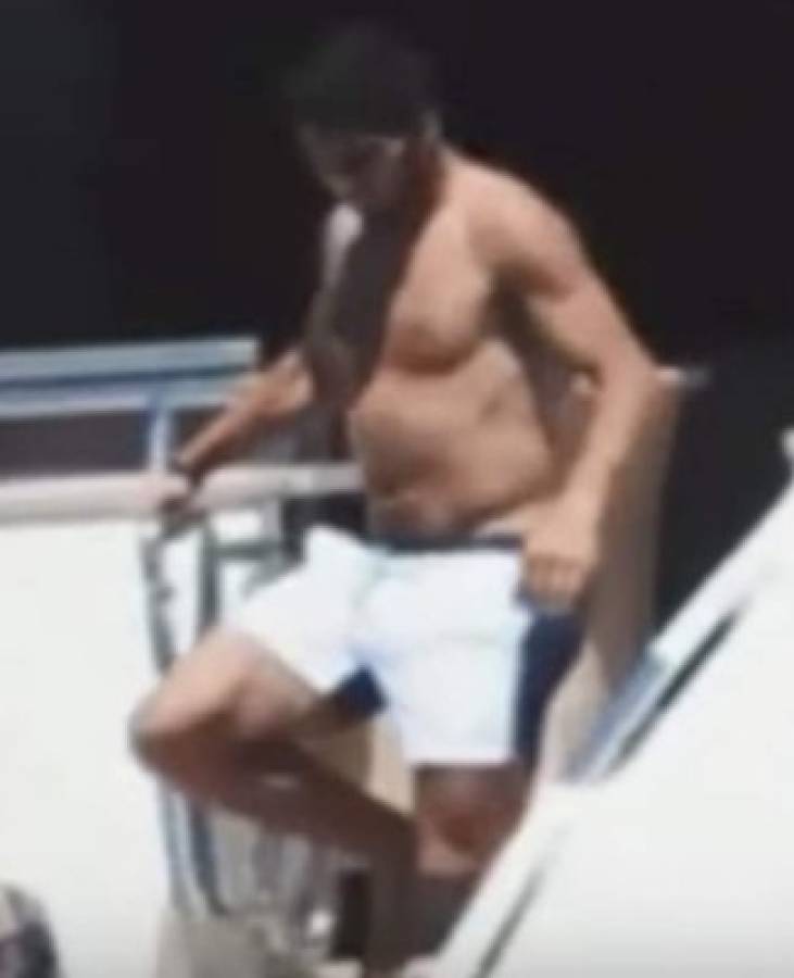 Luis Suárez luce con libras de más durante vacaciones en Ibiza