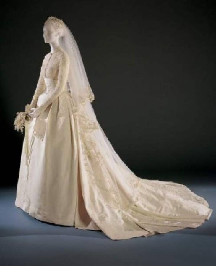 El vestido de Grace Kelly fue diseñado por Helen Rose y fue un regalo de MGM Studios. Foto: philamuseum.org