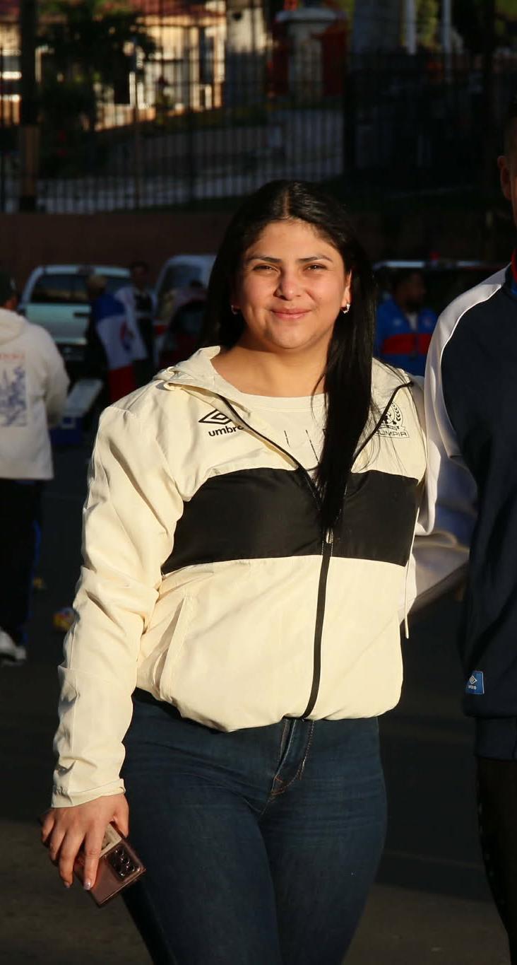 ¡Solo chicas lindas! El Nacional se llena de bellas aficionadas del Olimpia y América