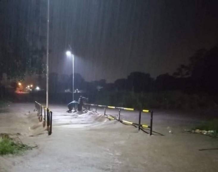 Muerte, desbordamientos y evacuados: Daños tras lluvias que afectan a Honduras (Fotos)