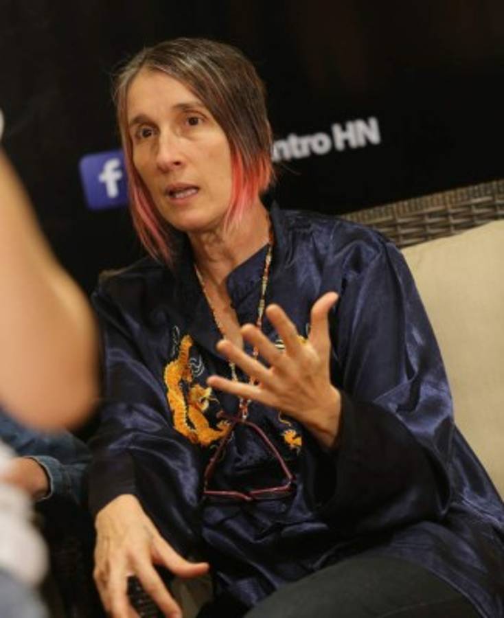Aterciopelados se reinventa con su nuevo disco 'Claroscura”