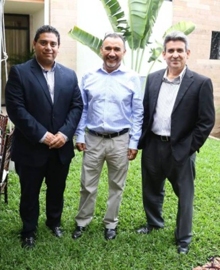 Desayuno para periodistas en casa del embajador estadounidense James Nealon