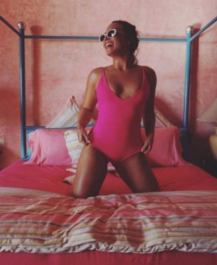 Demi Lovato calienta las redes con sexys fotos en traje de baño  