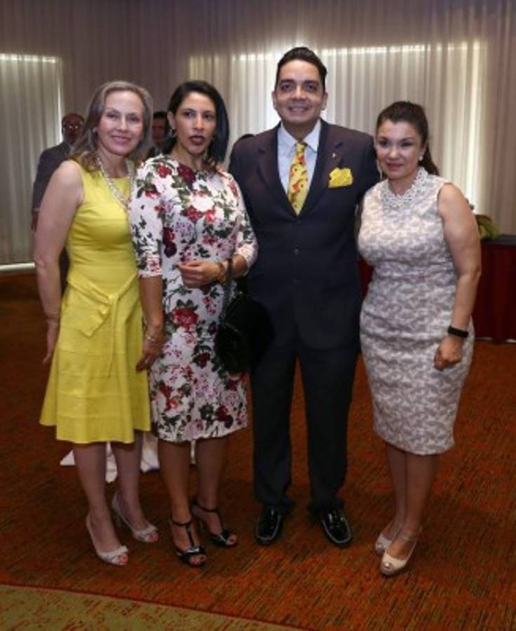 Elevan copas en el 173 aniversario de independencia de República Dominicana