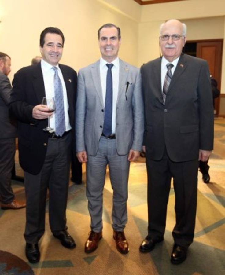 noche de recuerdo entre compañeros