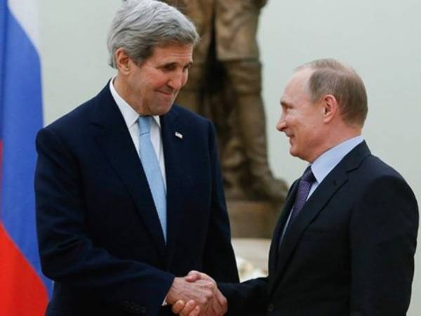 El secretario de Estado estadounidense, John Kerry, y el presidente ruso, Vladimir Putin.