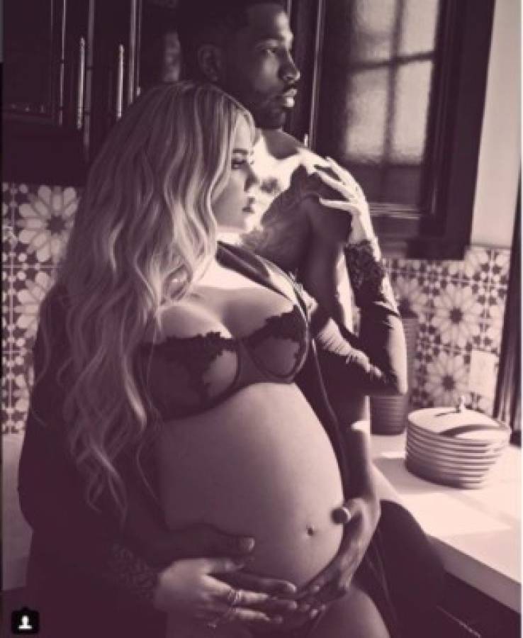 Khloé Kardashian posa en lencería y muestra su avanzado estado de embarazo