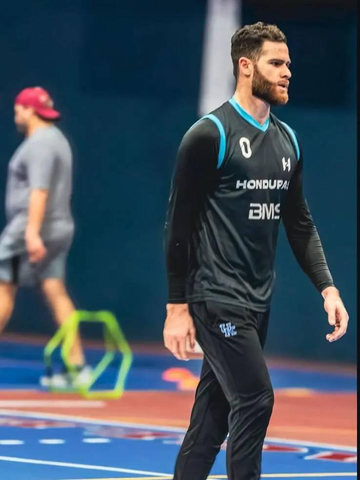Fue seleccionado de Honduras, dejó el fútbol y ahora juega otro deporte