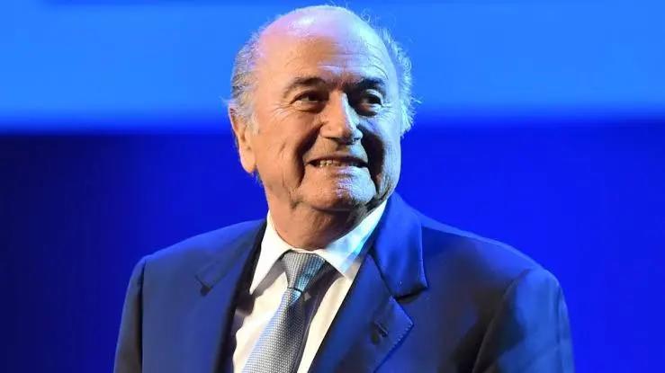 Joseph Blatter ataca a Infantino y Donald Trump tras perdonar roja de Balogun en el Mundial