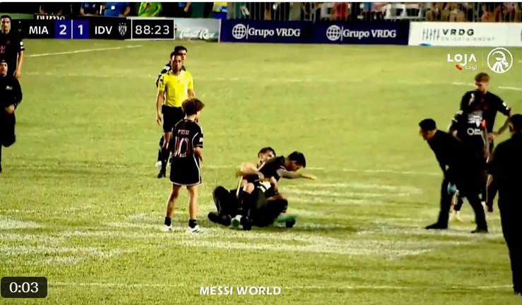 Messi se enoja luego de que lo botaran, la pelea, confusión y ¿quién se quedó con la camisa?