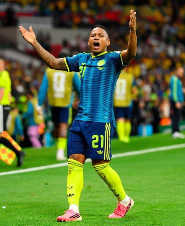 Jugador colombiano sorprende al anunciar relación con mujer 20 años mayor que él
