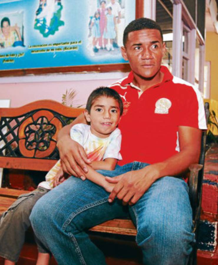 Visita que les tocó el alma a los jugadores de Olimpia