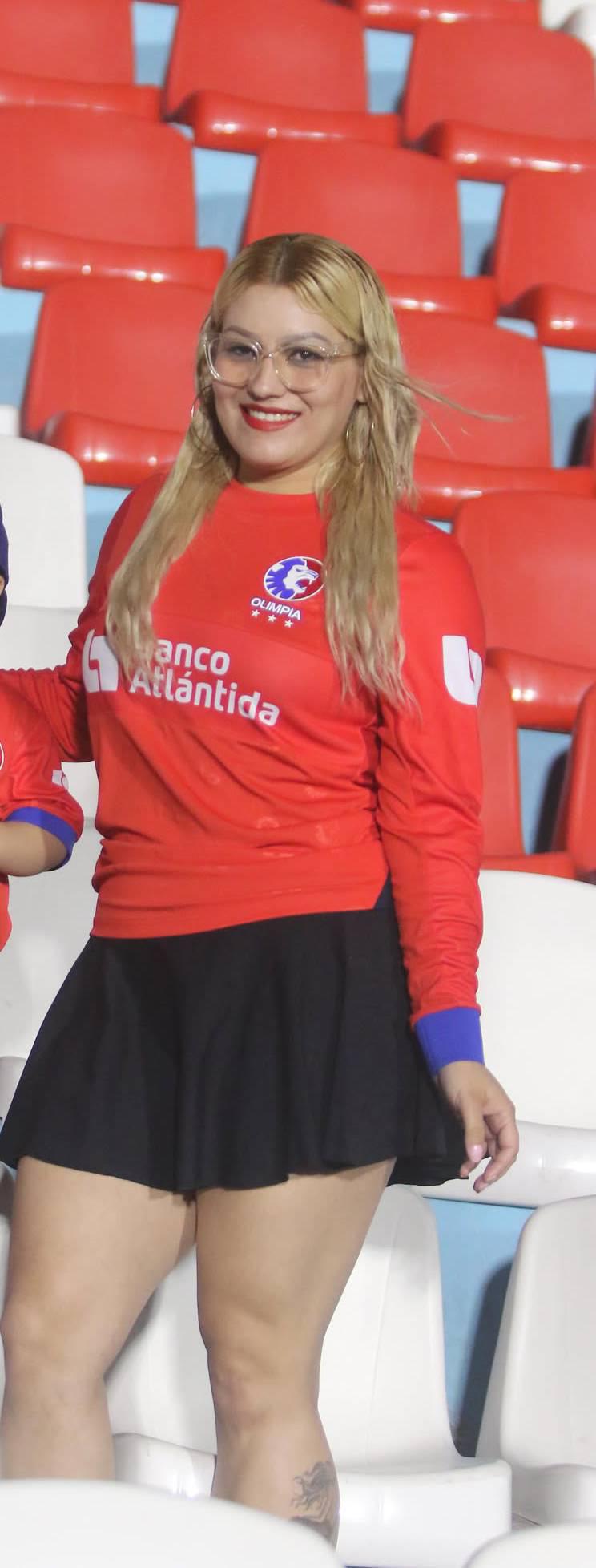 Las bellas chicas del Olimpia que se robaron las miradas en juego ante UPNFM