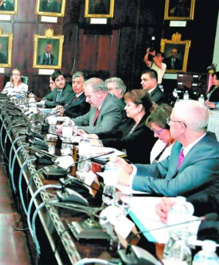 Honduras: G-16 pide resolver temas políticos