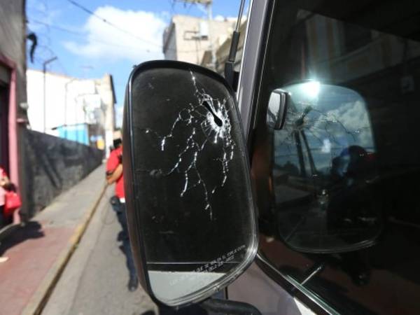 Pasajeros y conductores de las unidades de transporte público son víctimas de constantes asaltos en la capital de Honduras. (Foto: Archivo EL HERALDO)