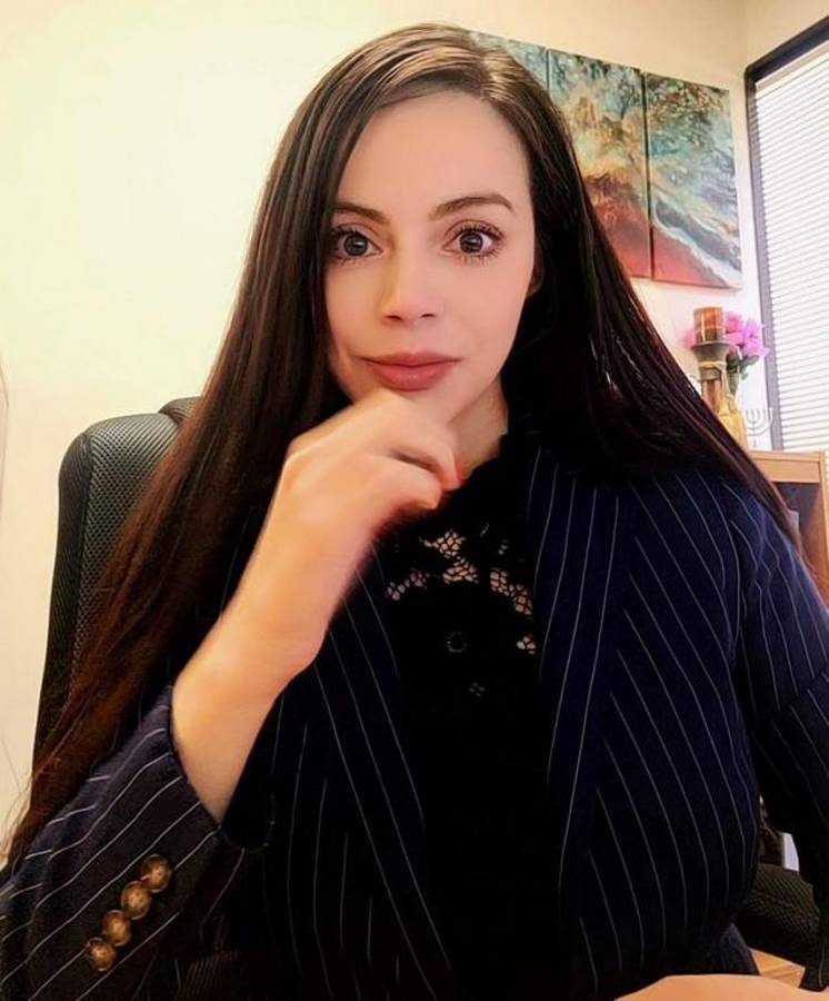 En abril fundó la Asociación de Hondureños en San Antonio, Texas, primera organización que representa a los compatriotas en esa ciudad.