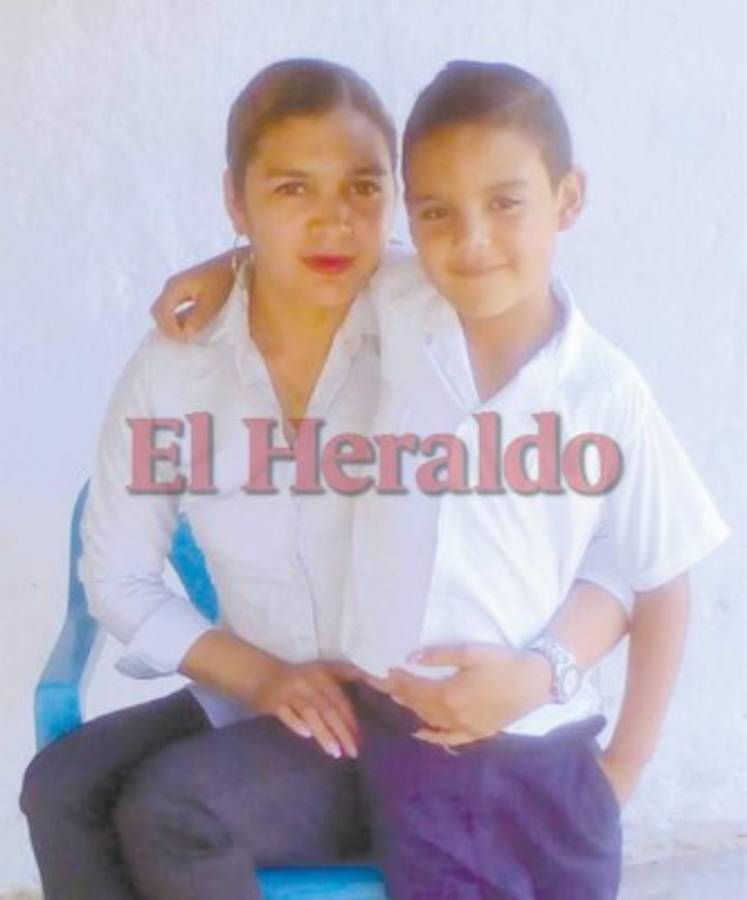 En esta imagen Zeylin, madre al 100%, con el amor de su vida: su hijo.