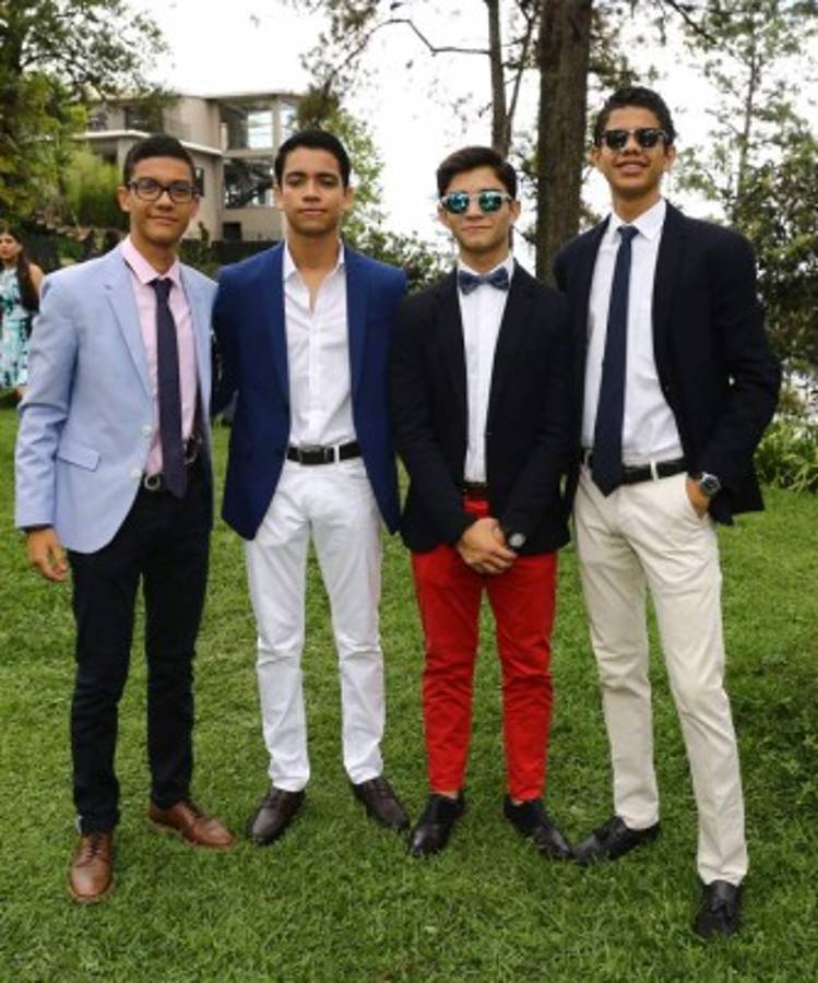 Seniors de Elvel School celebran su tradicional desayuno para fortalecer lazos de amistad