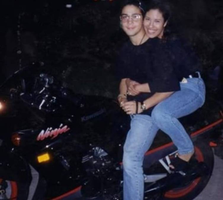 Las fotos más íntimas de la vida de la cantante Selena Quintanilla   