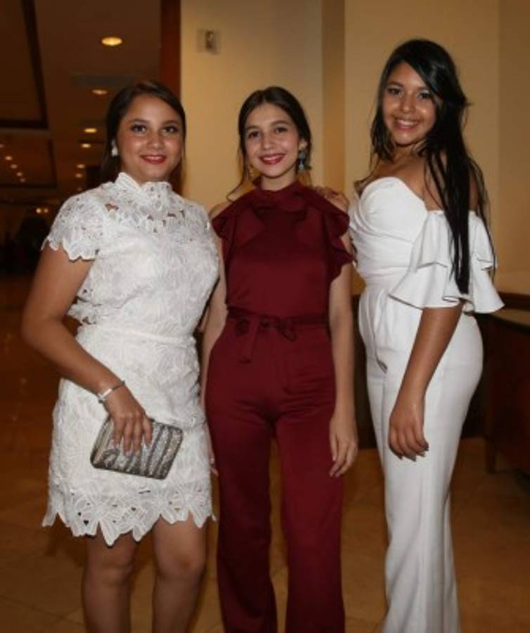 noche de recuerdo entre compañeros