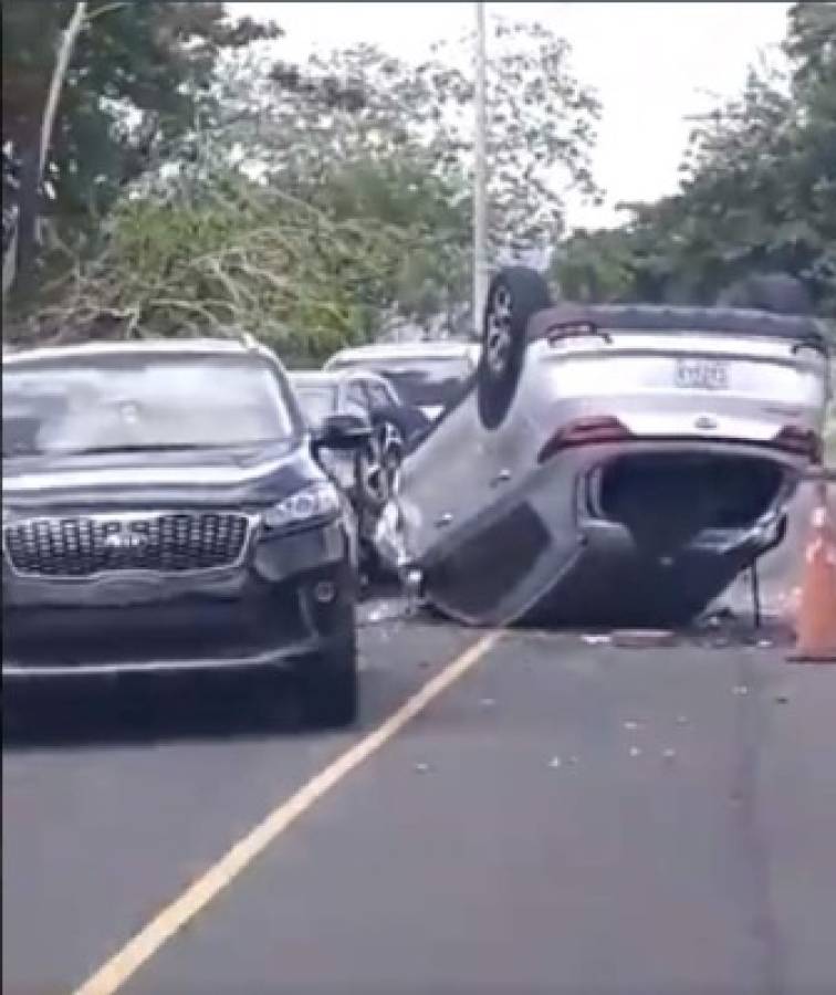 En Colón volcó la unidad dejando un muerto y varios heridos.