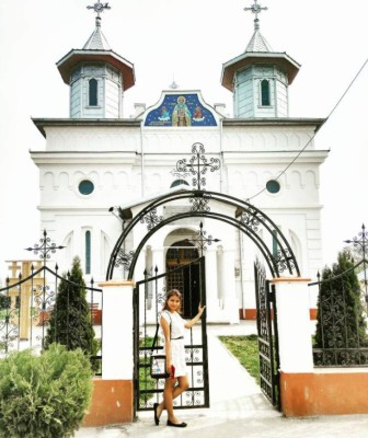 Multifacética bloguera hondureña brilla en Rumania