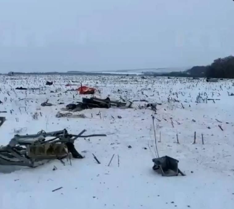Primeras imágenes del accidente de un avión ruso en el que iban 65 prisioneros ucranianos