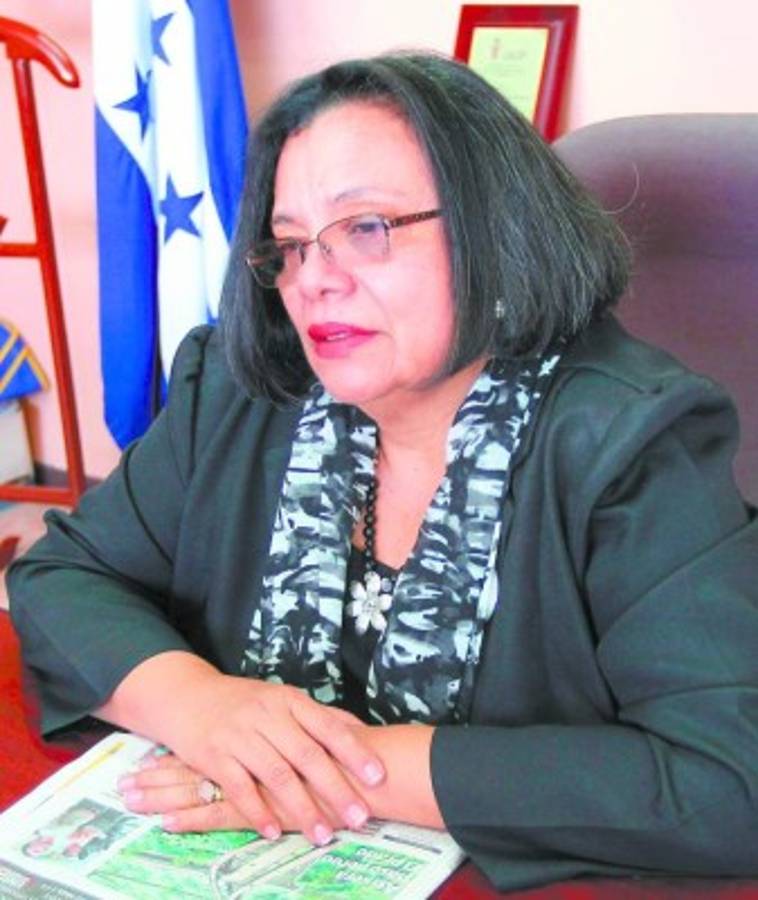 Sancionarán a rectora de la UNAH por despedir a oficial de Información Pública