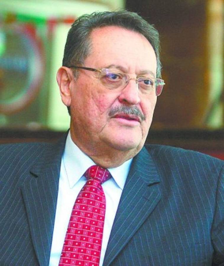 Orellana: Fiscales deben renunciar