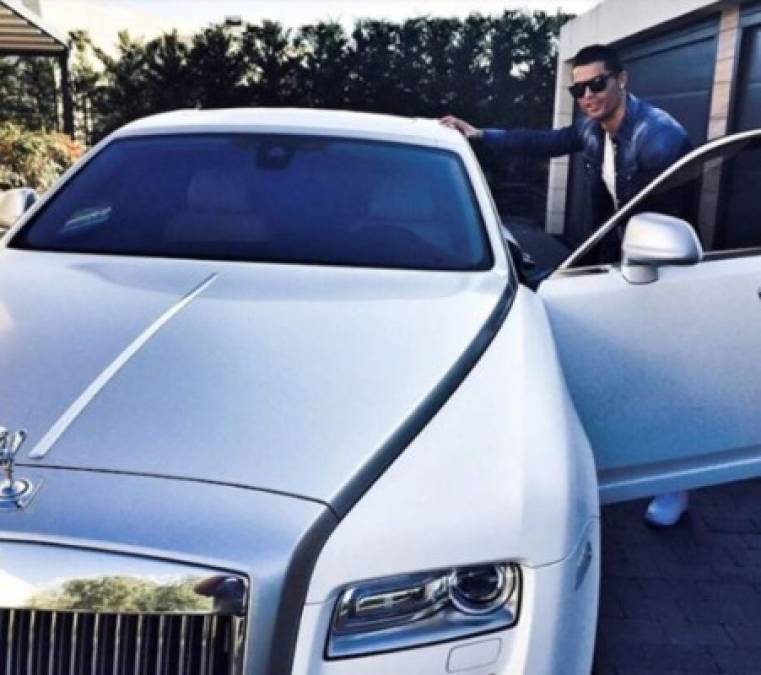 FOTOS: Esto cuesta cada uno de los lujosos carros que presume Cristiano Ronaldo