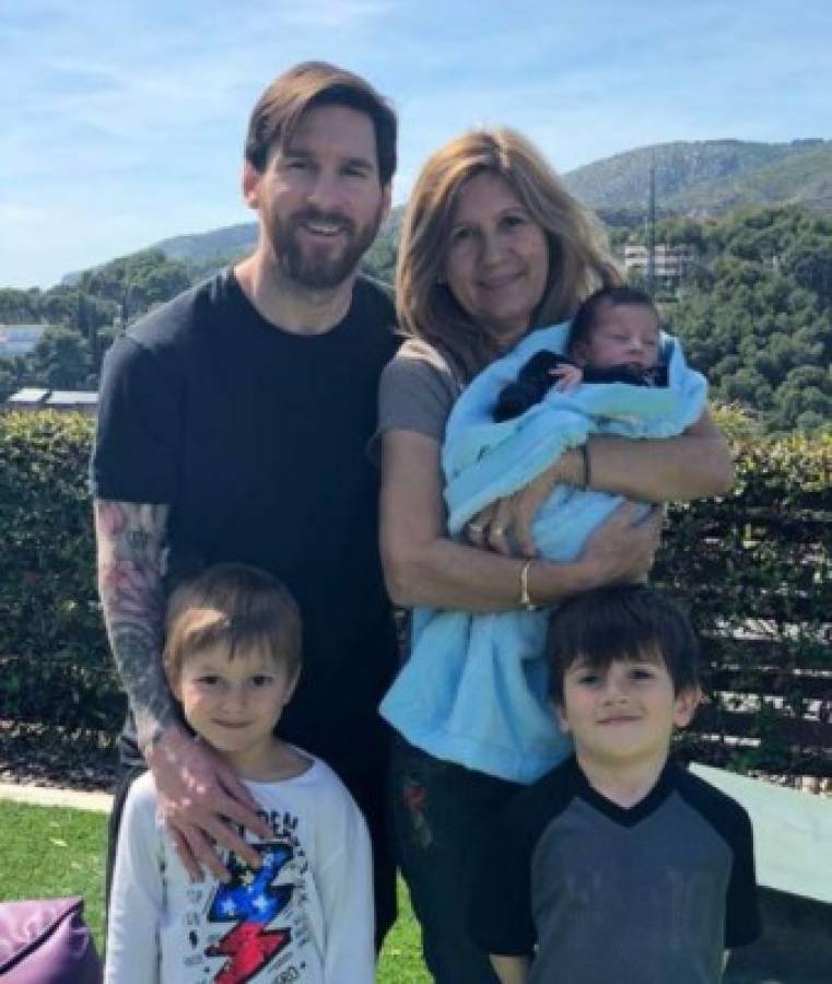 Messi muestra la cara de Ciro por primera vez; familia posó en Pascua