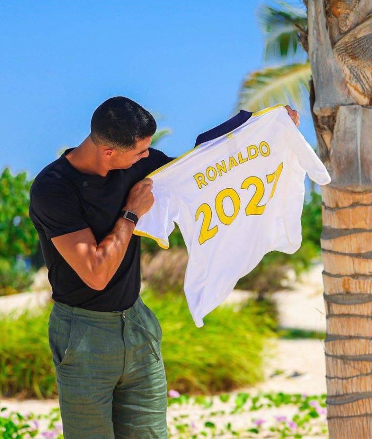 ¡Lo compró! Cristiano Ronaldo es fichado y este será su nuevo salario a sus 40 años