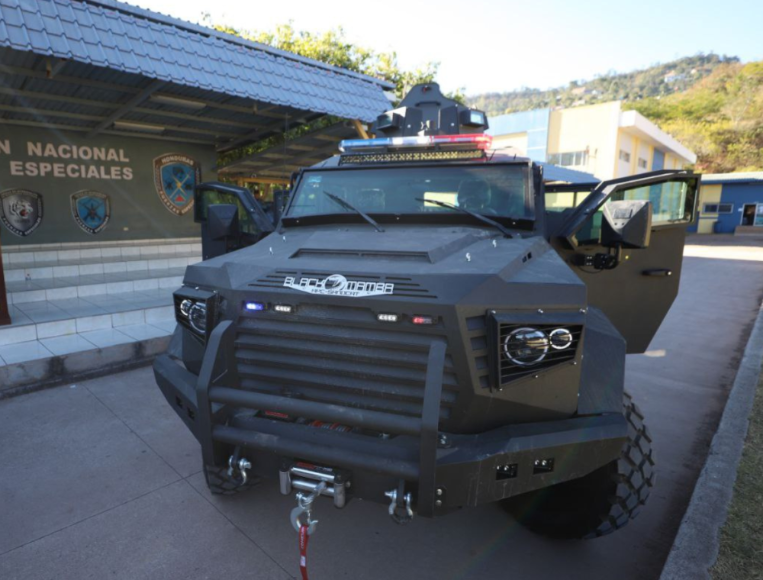 Con millonario pago a empresas intermediarias: así fue la compra directa de las 10 Black Mamba