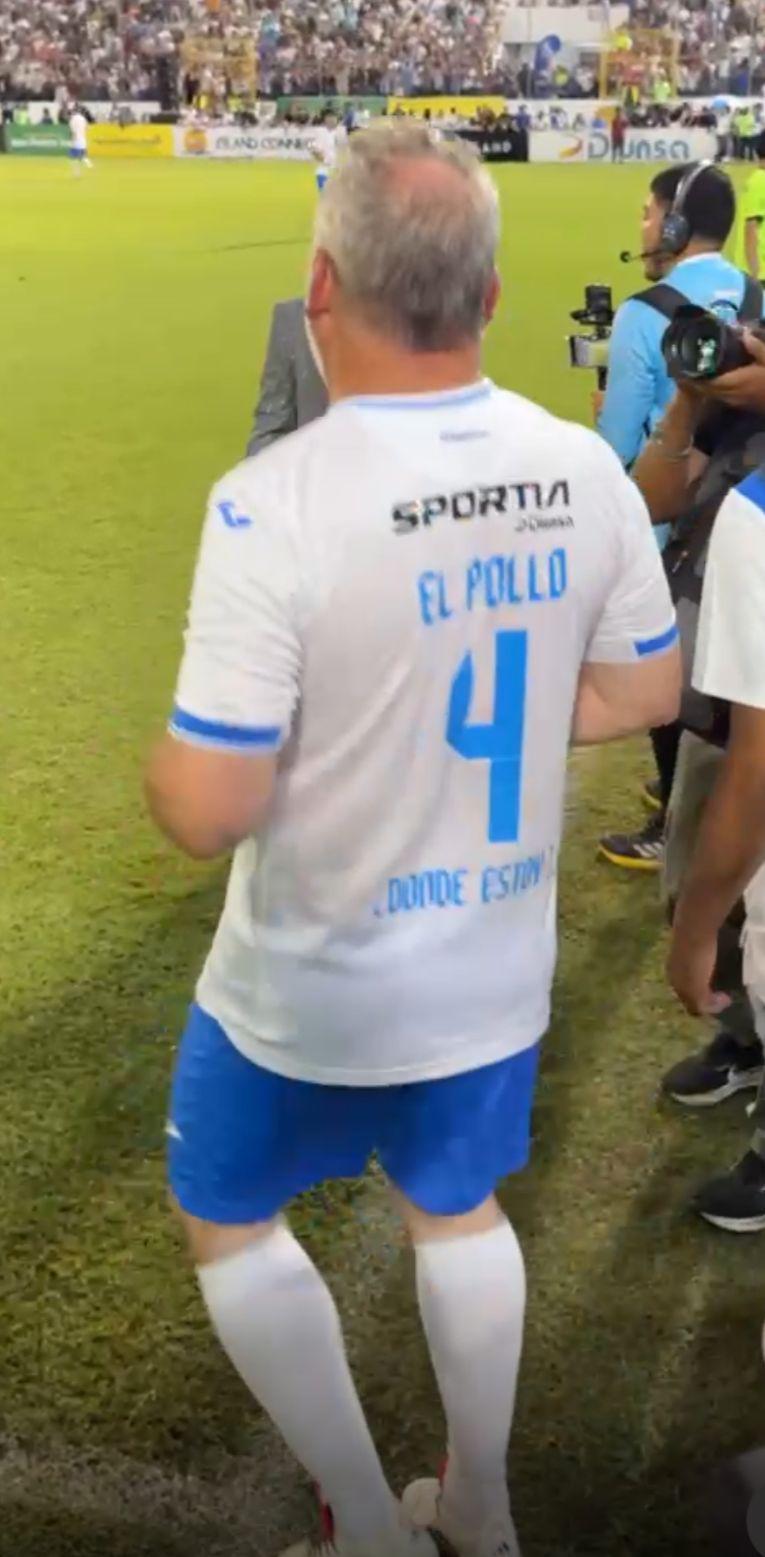 ¿Por qué no metieron a jugar al alcalde Roberto Contreras en el partido de tiktokers en Honduras?