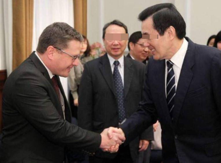 De faltas a la moral a borracheras: Los escándalos que han salpicado al cuerpo diplomático de Honduras en el extranjero