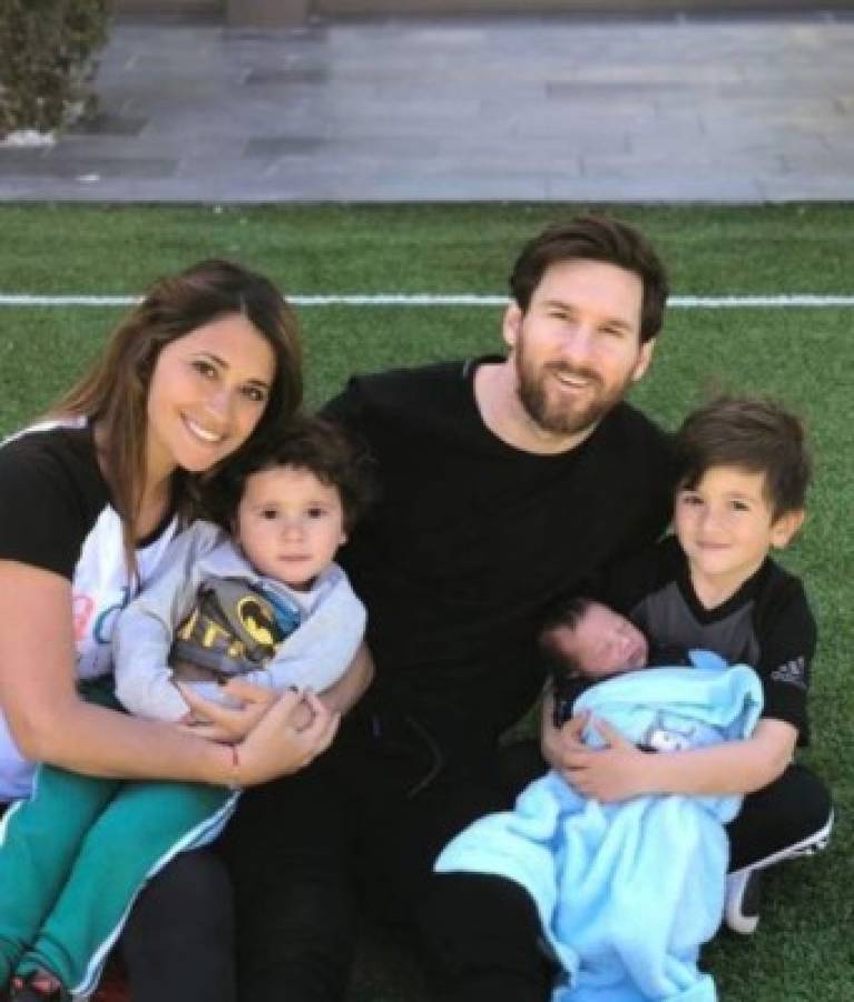 Messi muestra la cara de Ciro por primera vez; familia posó en Pascua
