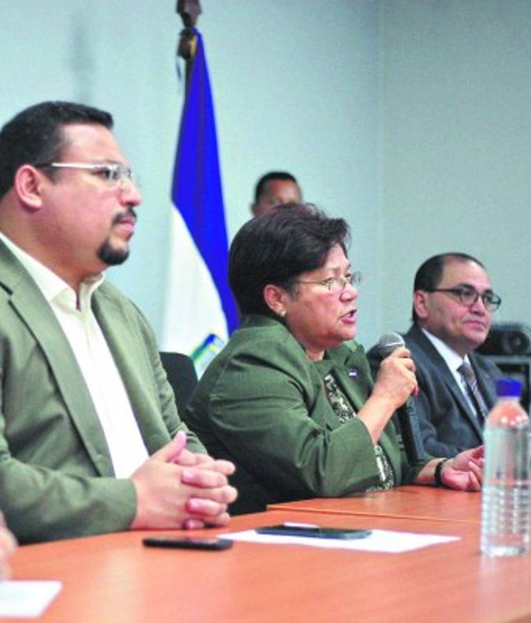 os miembros de la Comisión Especial respaldan la iniciativa gubernamental y estiman que por cada uniformado cancelado se contratarán dos nuevos agentes.