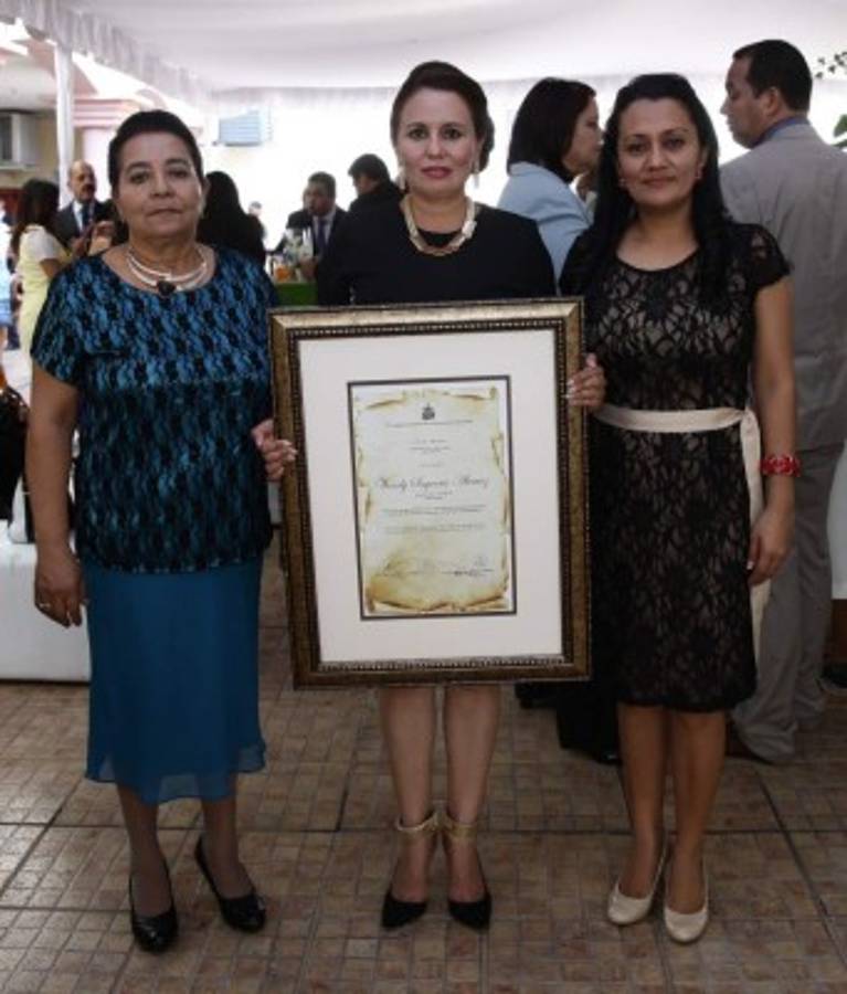 Congreso Nacional premia la excelencia y honradez