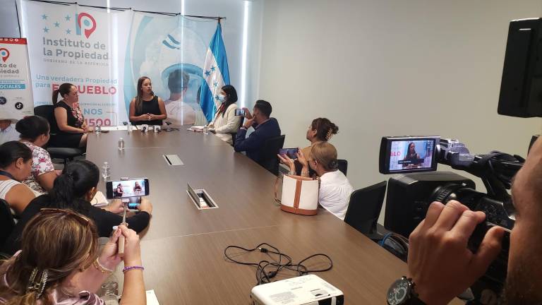 IP investiga a red de empleados corruptos para despedirlos