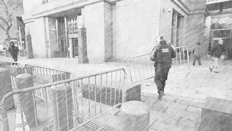 Guardia de nacionalidad hondureña resguarda sala del juicio de JOH