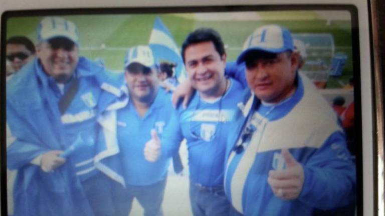 Presentan como evidencia foto de Ricardo Álvarez, JOH y líder del cártel Valle Valle