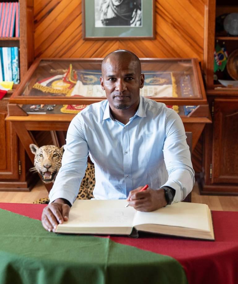 Fue campeón de Champions League y jugó final de un Mundial, ahora está en el ejército de su país